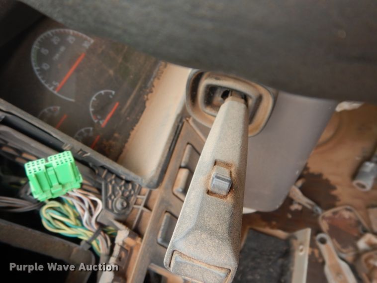 image for item DM6272 2013 Volvo VNL  semi truck cab and chassis