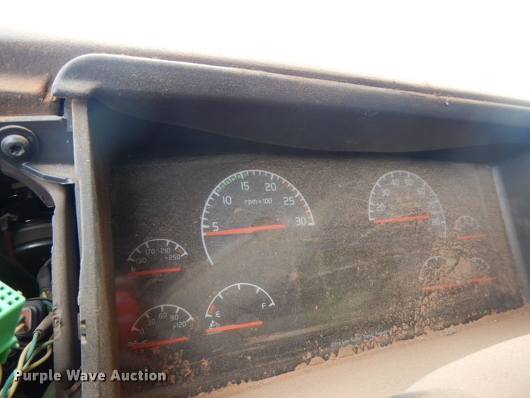 image for item DM6272 2013 Volvo VNL  semi truck cab and chassis