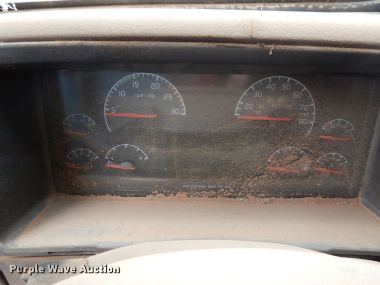 image for item DM6272 2013 Volvo VNL  semi truck cab and chassis