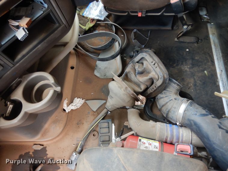 image for item DM6272 2013 Volvo VNL  semi truck cab and chassis