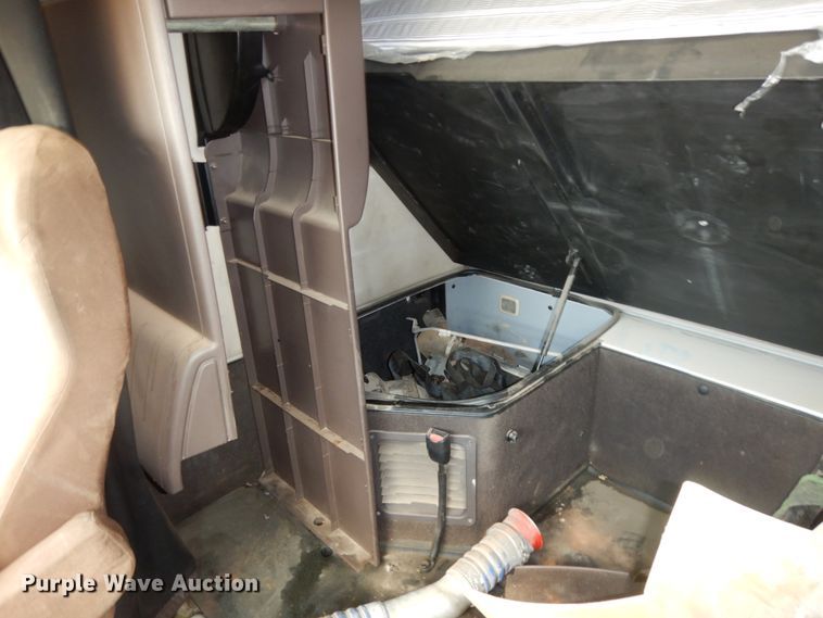 image for item DM6272 2013 Volvo VNL  semi truck cab and chassis