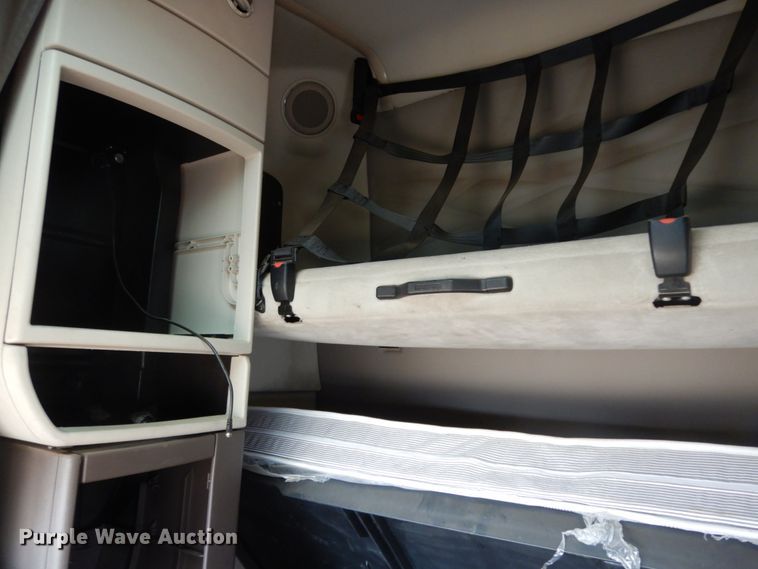 image for item DM6272 2013 Volvo VNL  semi truck cab and chassis