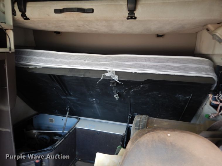 image for item DM6272 2013 Volvo VNL  semi truck cab and chassis