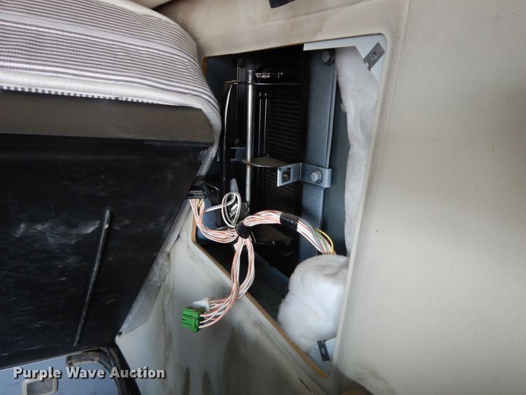 image for item DM6272 2013 Volvo VNL  semi truck cab and chassis