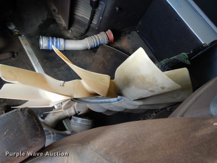 image for item DM6272 2013 Volvo VNL  semi truck cab and chassis