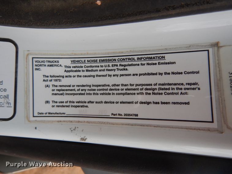 image for item DM6272 2013 Volvo VNL  semi truck cab and chassis