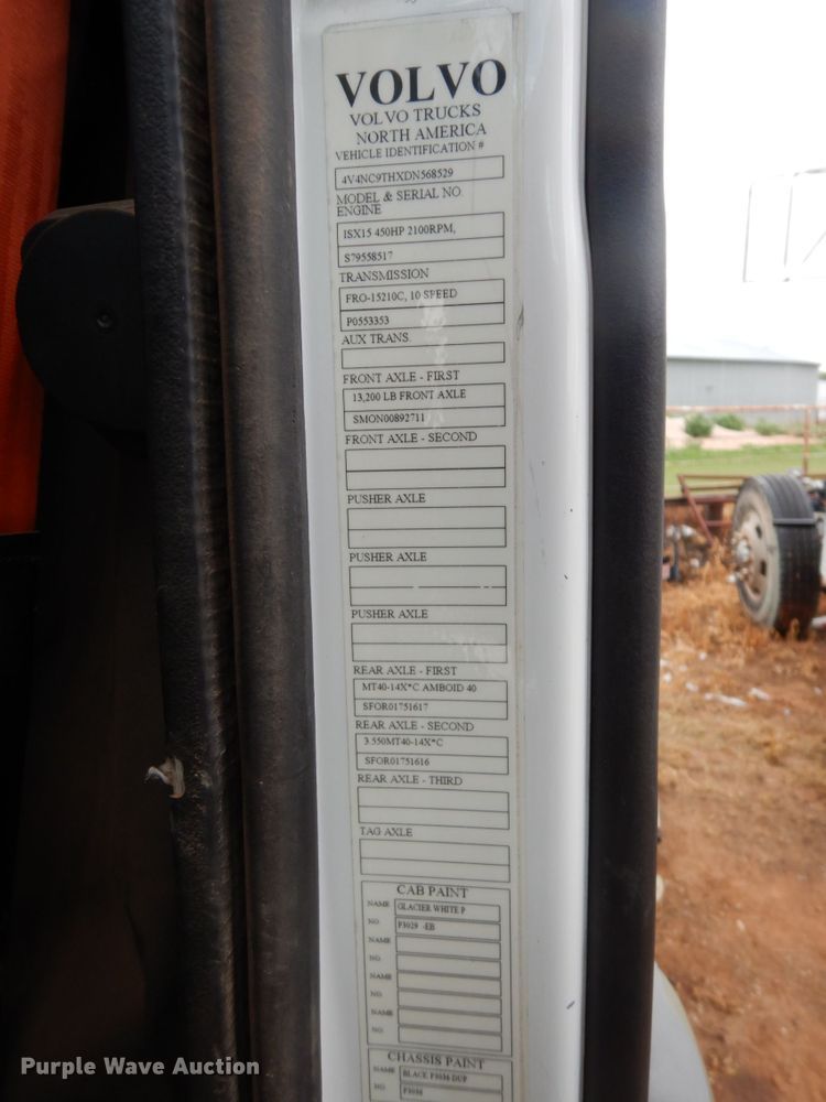 image for item DM6272 2013 Volvo VNL  semi truck cab and chassis