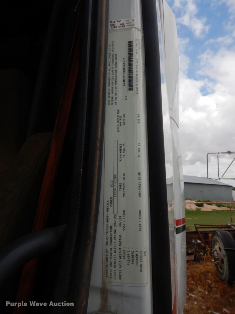 image for item DM6272 2013 Volvo VNL  semi truck cab and chassis