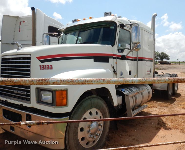 image for item DM6273 2014 Mack CHU600  semi truck