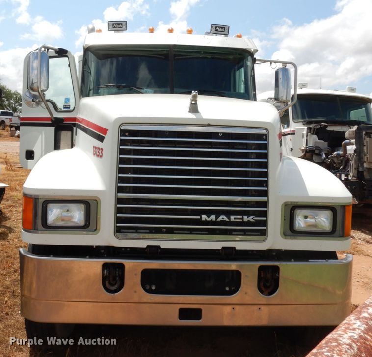 image for item DM6273 2014 Mack CHU600  semi truck