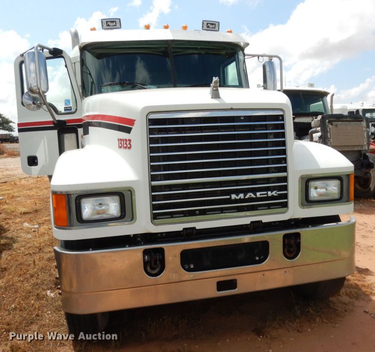 image for item DM6273 2014 Mack CHU600  semi truck