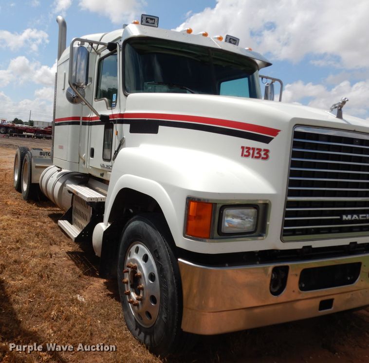 image for item DM6273 2014 Mack CHU600  semi truck