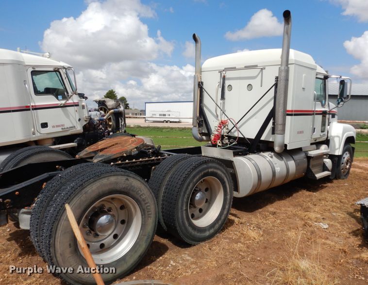 image for item DM6273 2014 Mack CHU600  semi truck