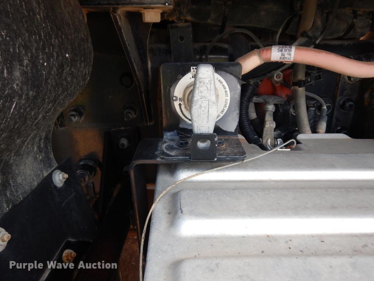 image for item DM6273 2014 Mack CHU600  semi truck