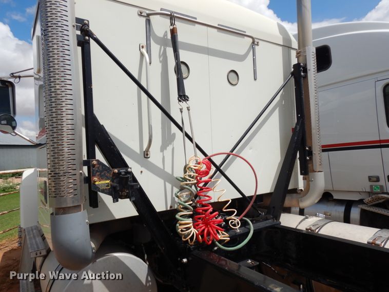 image for item DM6273 2014 Mack CHU600  semi truck