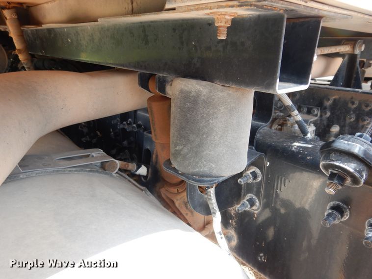 image for item DM6273 2014 Mack CHU600  semi truck