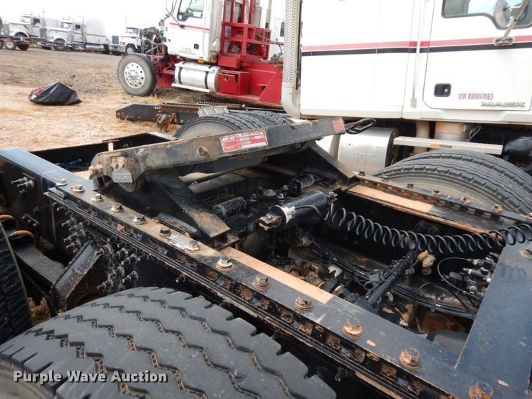 image for item DM6273 2014 Mack CHU600  semi truck