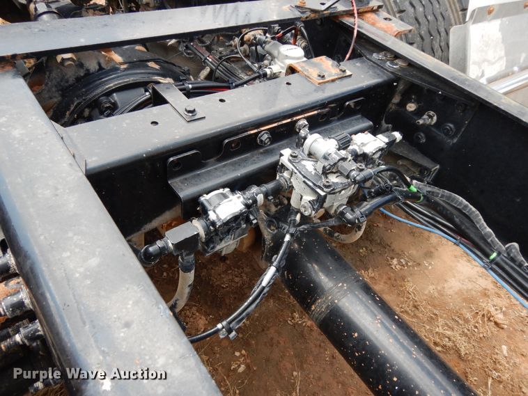 image for item DM6273 2014 Mack CHU600  semi truck