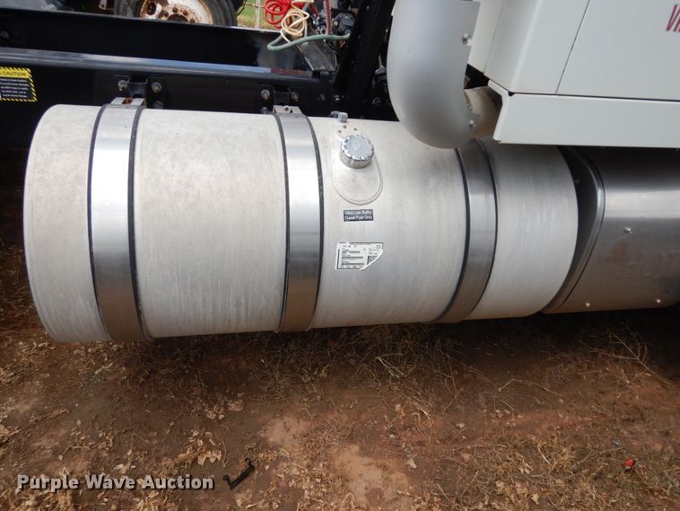 image for item DM6273 2014 Mack CHU600  semi truck