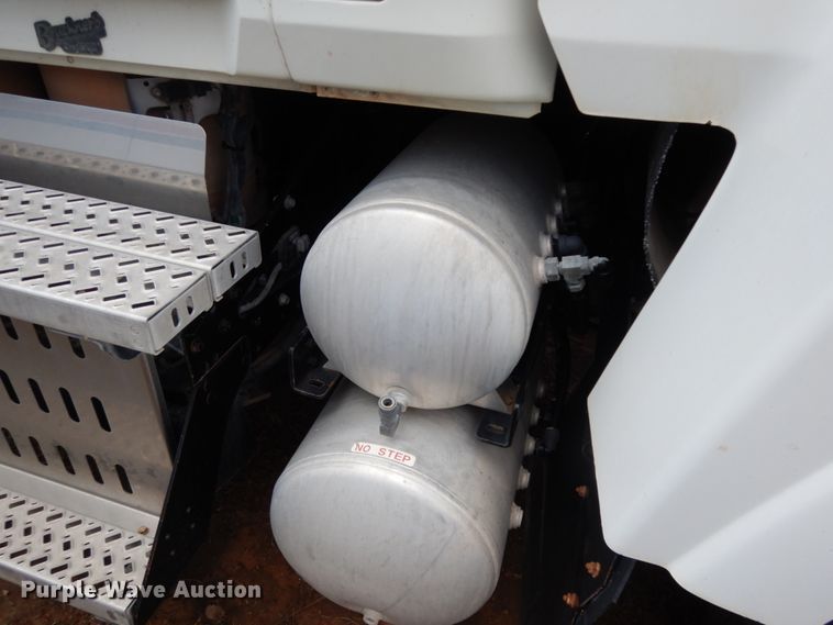 image for item DM6273 2014 Mack CHU600  semi truck