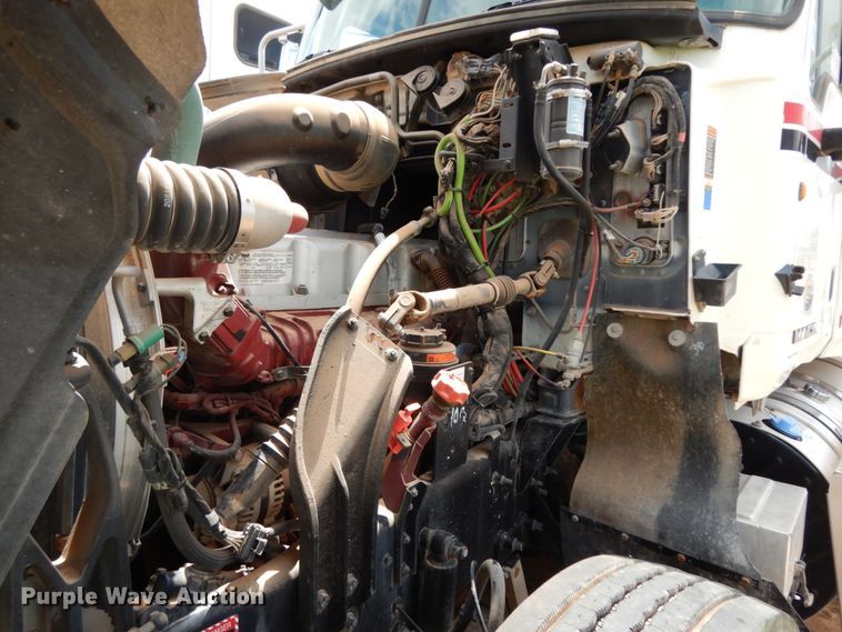 image for item DM6273 2014 Mack CHU600  semi truck