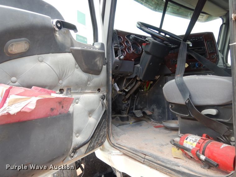 image for item DM6273 2014 Mack CHU600  semi truck