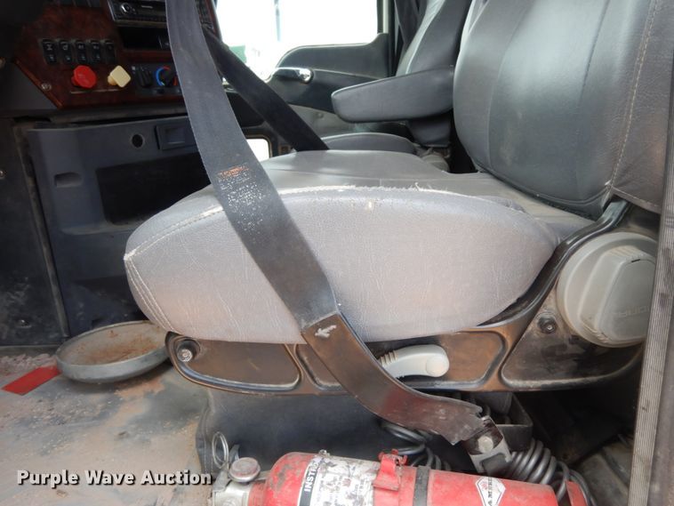 image for item DM6273 2014 Mack CHU600  semi truck