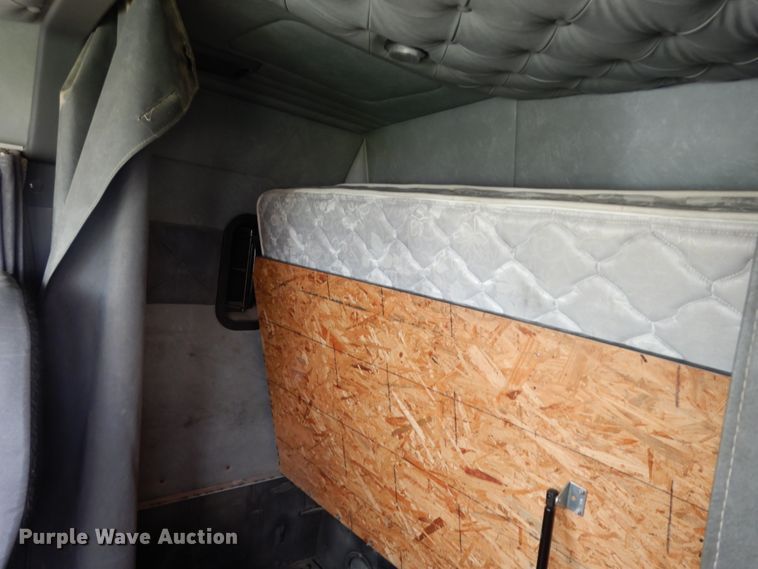 image for item DM6273 2014 Mack CHU600  semi truck