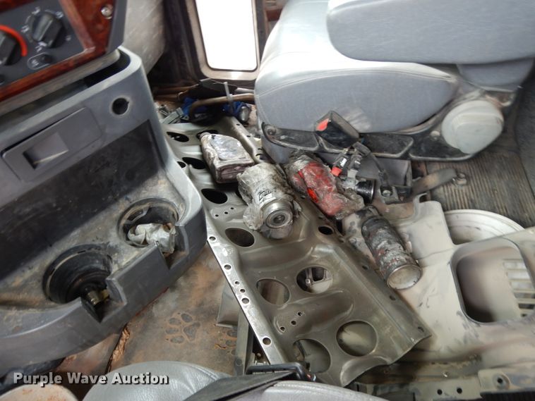 image for item DM6273 2014 Mack CHU600  semi truck