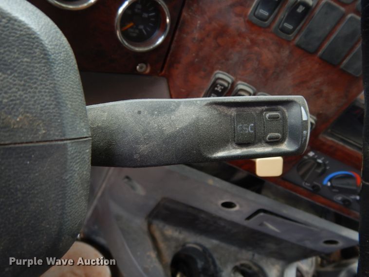 image for item DM6273 2014 Mack CHU600  semi truck