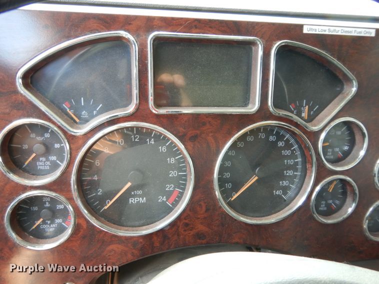 image for item DM6273 2014 Mack CHU600  semi truck