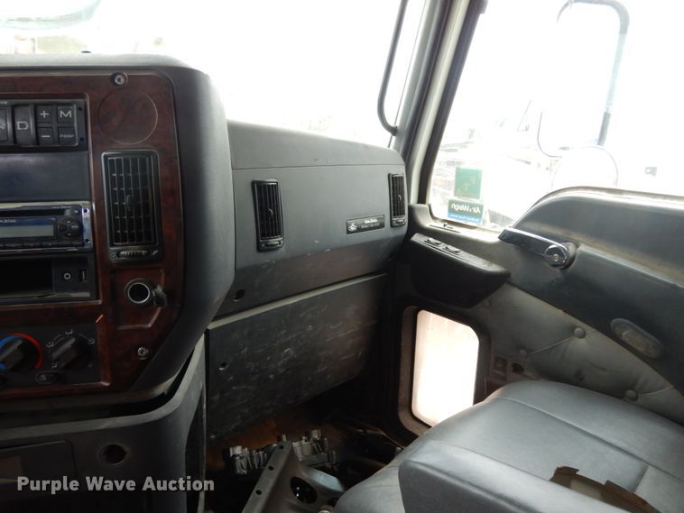 image for item DM6273 2014 Mack CHU600  semi truck