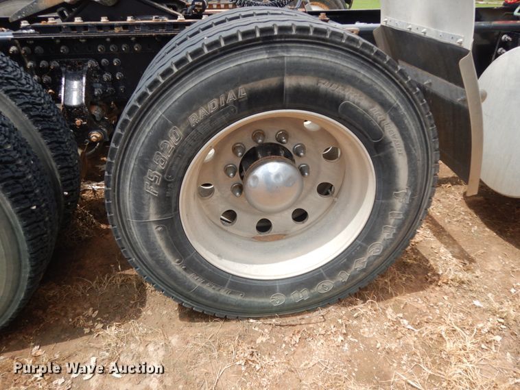 image for item DM6273 2014 Mack CHU600  semi truck