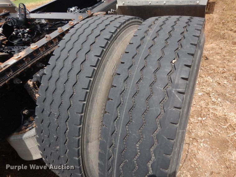 image for item DM6273 2014 Mack CHU600  semi truck