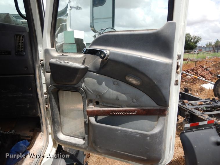 image for item DM6273 2014 Mack CHU600  semi truck