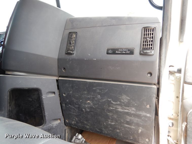 image for item DM6273 2014 Mack CHU600  semi truck