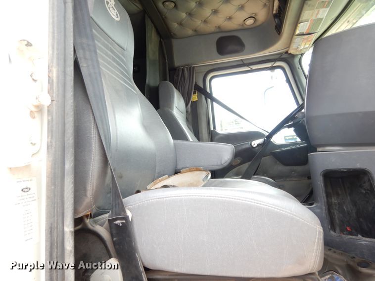 image for item DM6273 2014 Mack CHU600  semi truck