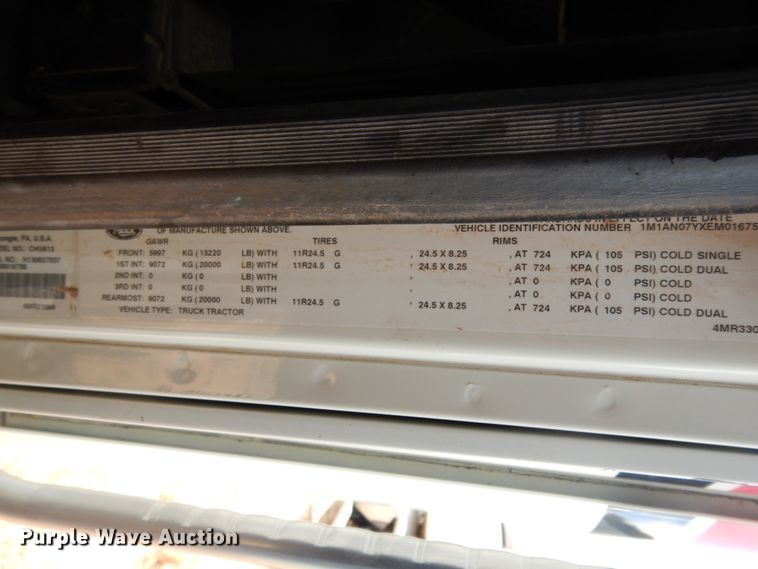 image for item DM6273 2014 Mack CHU600  semi truck