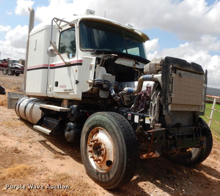 image for item DM6274 2011 Mack CHU613  semi truck cab and chassis
