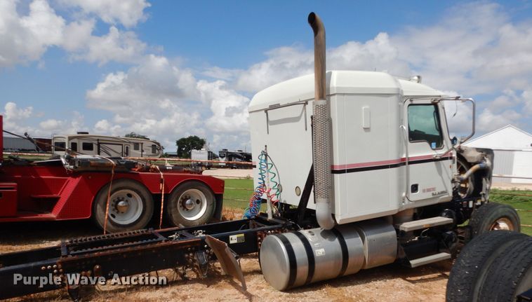 image for item DM6274 2011 Mack CHU613  semi truck cab and chassis