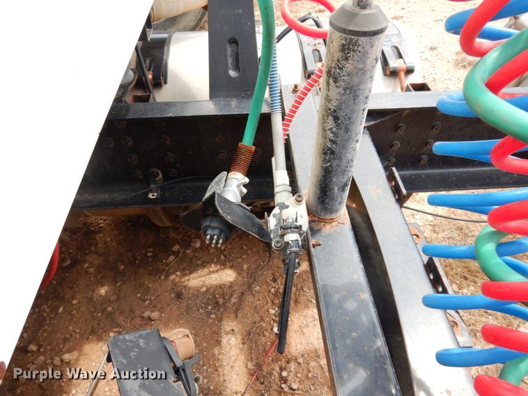 image for item DM6274 2011 Mack CHU613  semi truck cab and chassis