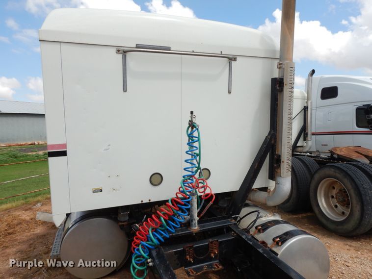 image for item DM6274 2011 Mack CHU613  semi truck cab and chassis