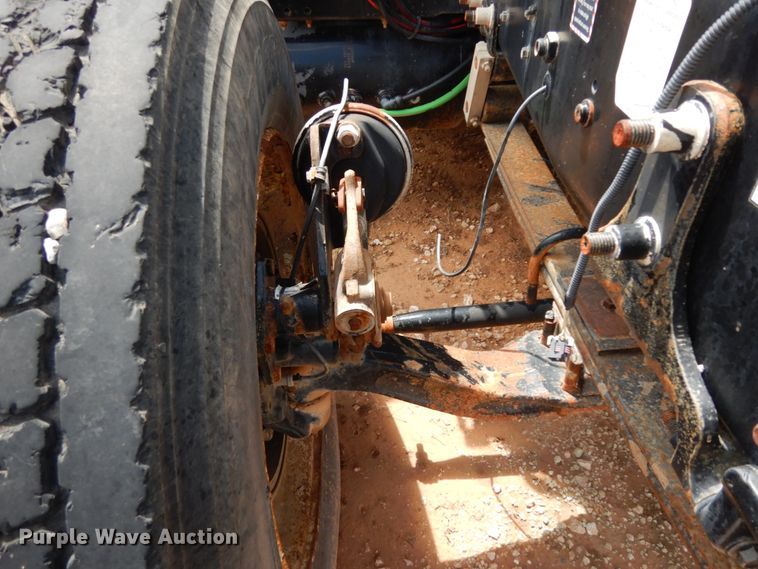 image for item DM6274 2011 Mack CHU613  semi truck cab and chassis