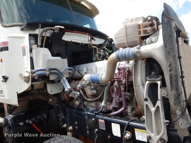 image for item DM6274 2011 Mack CHU613  semi truck cab and chassis