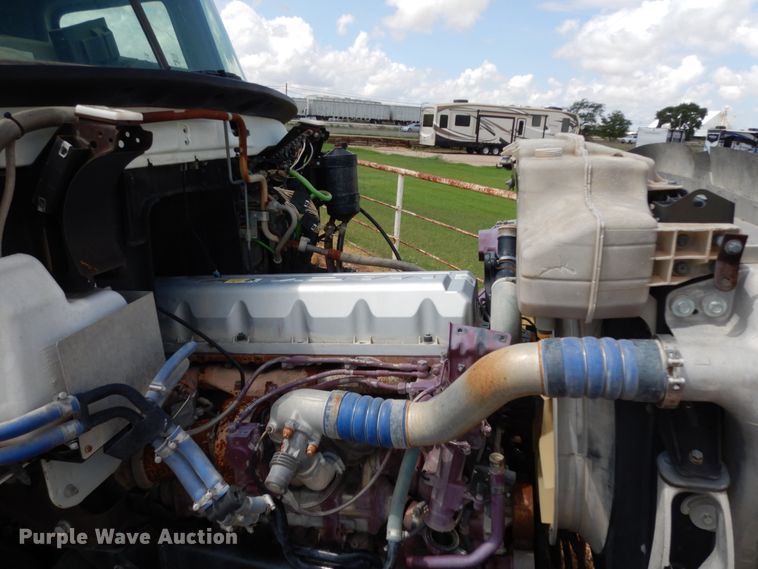 image for item DM6274 2011 Mack CHU613  semi truck cab and chassis