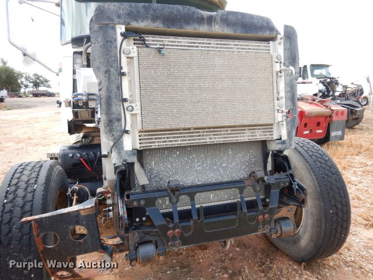 image for item DM6274 2011 Mack CHU613  semi truck cab and chassis