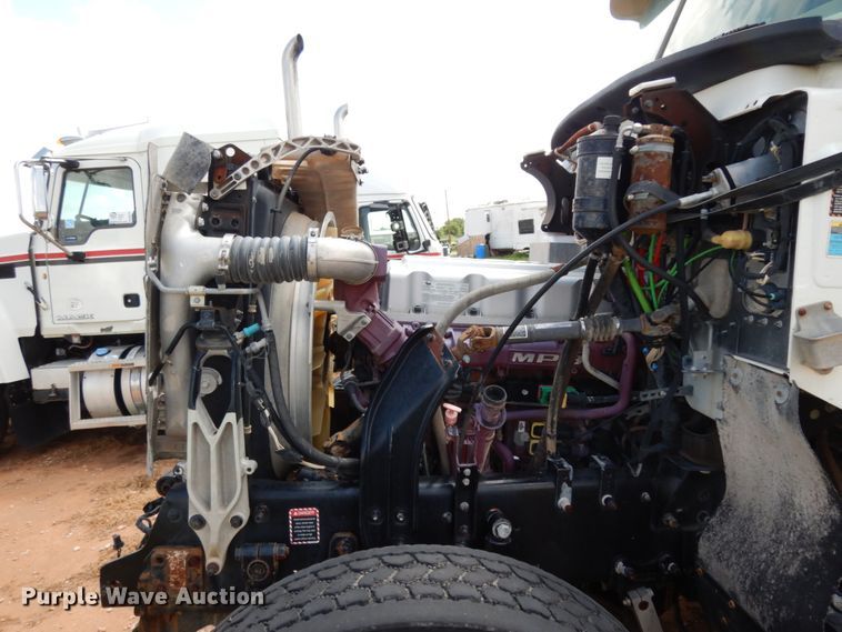 image for item DM6274 2011 Mack CHU613  semi truck cab and chassis