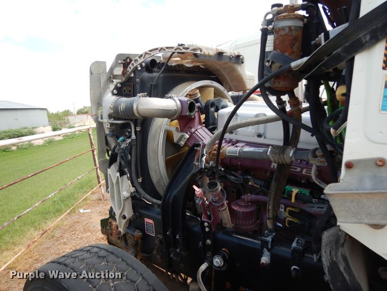 image for item DM6274 2011 Mack CHU613  semi truck cab and chassis