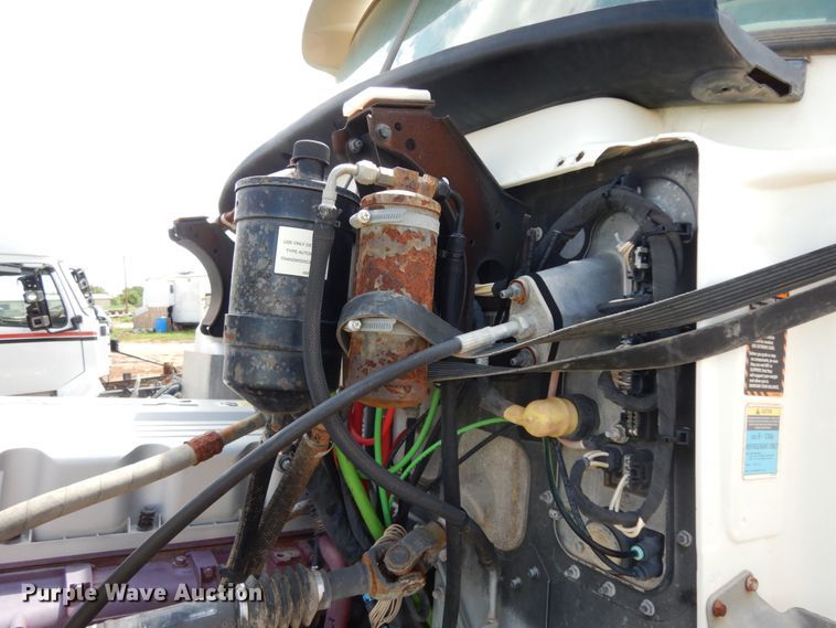 image for item DM6274 2011 Mack CHU613  semi truck cab and chassis