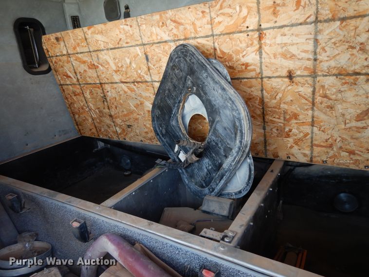 image for item DM6274 2011 Mack CHU613  semi truck cab and chassis